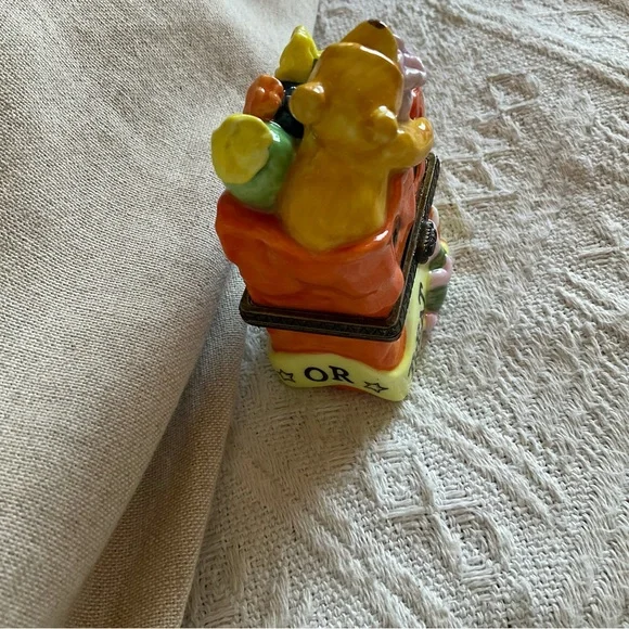 Classic POOH Porcelain Hinged Box Trick or Treat - Picture 2 of 10